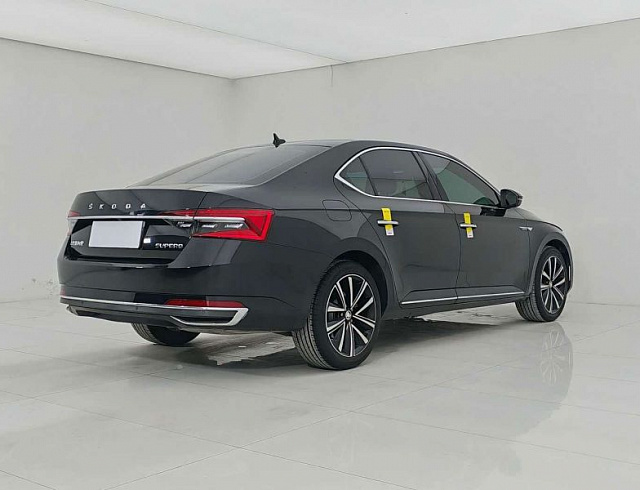 Skoda Superb 1.4 л 2024 г. Чёрный, пробег 19100 км