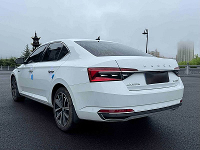 Skoda Superb 1.4 л 2023 г. Белый, пробег 41000 км