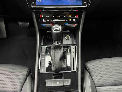 Skoda Superb 1.4 л 2024 г. Чёрный, пробег 8500 км