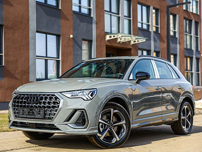 Audi Q3 серый 2025