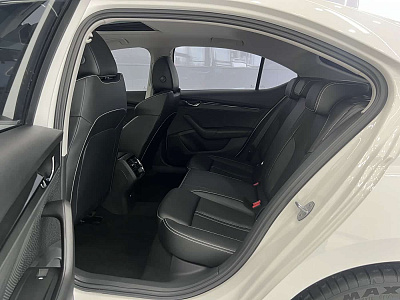 Skoda Octavia 1.4 л 2022 г. Белый, пробег 30000 км