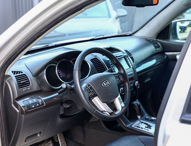 Kia Sorento серебро 2012