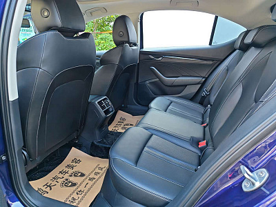 Skoda Octavia 1.4 л 2024 г. красный/фиолетовый, пробег 14400 км