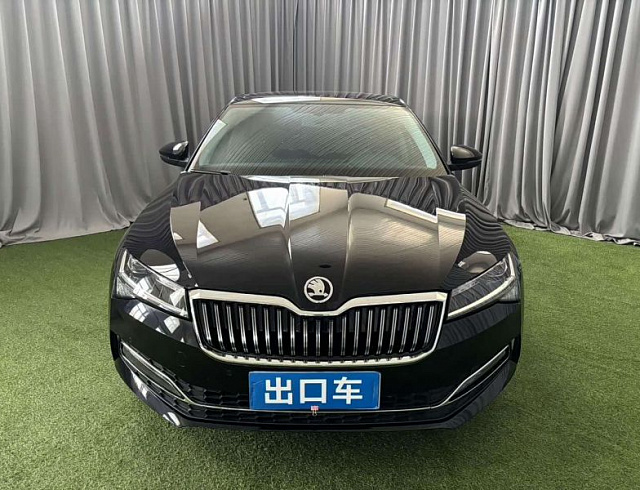 Skoda Superb 1.4 л 2023 г. Чёрный, пробег 18000 км