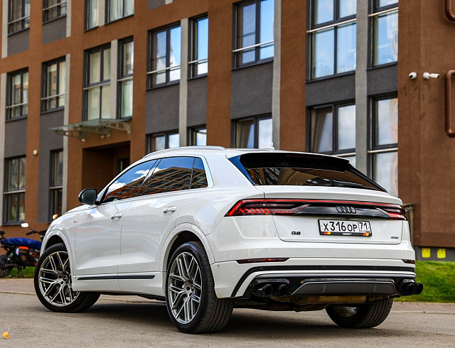 Audi Q8 белый 2018
