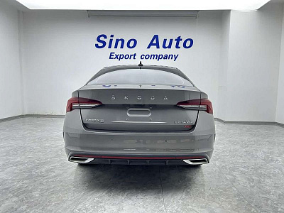 Skoda Octavia 1.4 л 2022 г. Серебристо-серый, пробег 44000 км
