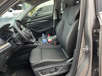Skoda Octavia 1.4 л 2022 г. шампань/коричневый, пробег 33000 км