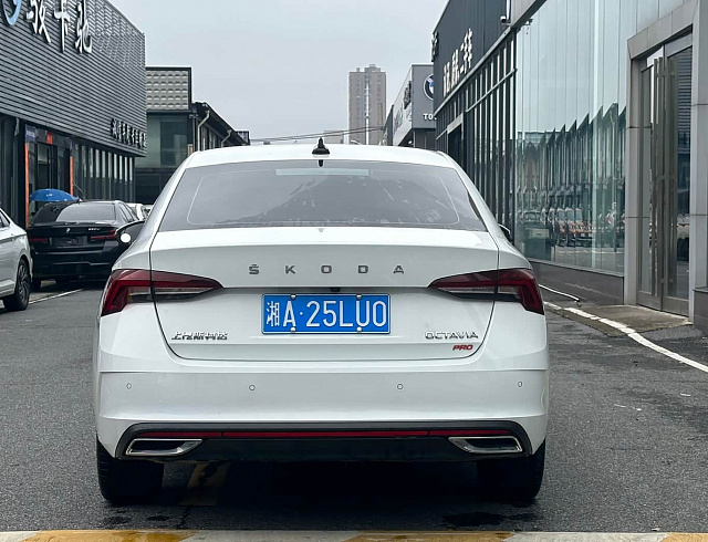 Skoda Octavia 1.4 л 2024 г. Белый, пробег 6000 км