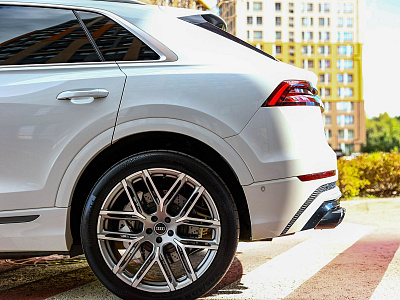 Audi Q8 белый 2018