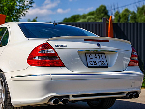 Mercedes-Benz E-Класс белый 2005