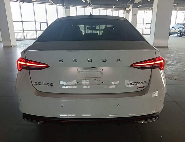 Skoda Octavia 1.4 л 2024 г. Белый, пробег 9800 км