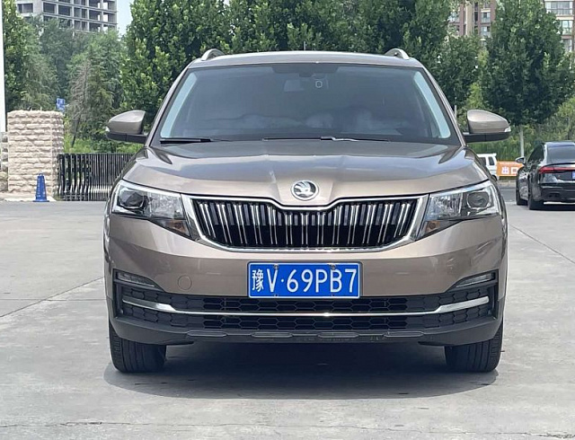 Skoda Kamiq 1.5 л 2023 г. шампань/коричневый, пробег 8300 км