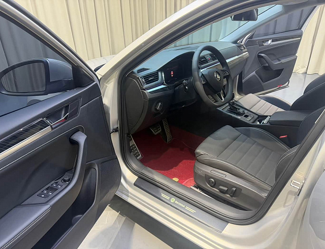 Skoda Superb 1.4 л 2023 г. шампань/коричневый, пробег 47000 км