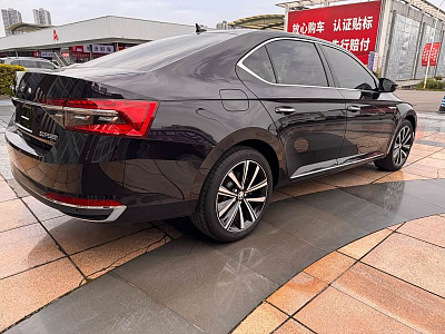 Skoda Superb 1.4 л 2023 г. Чёрный, пробег 30500 км