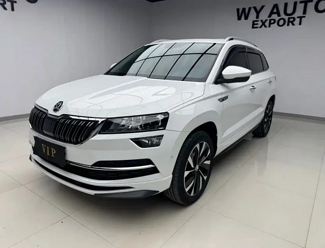 Skoda Karoq 1.4 л 2023 г. Белый, пробег 12000 км