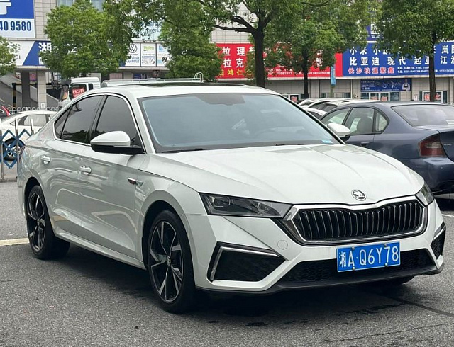 Skoda Octavia 1.4 л 2024 г. Белый, пробег 17000 км
