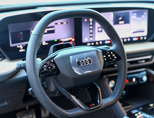 Audi Q5 черный 2025