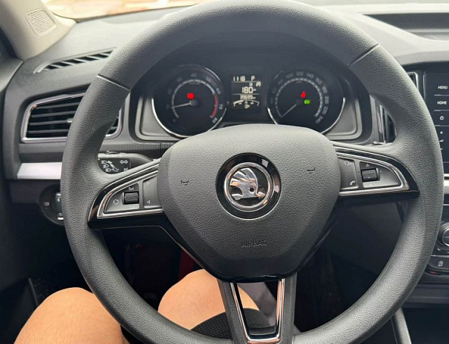 Skoda Kamiq 1.5 л 2022 г. шампань/коричневый, пробег 39000 км