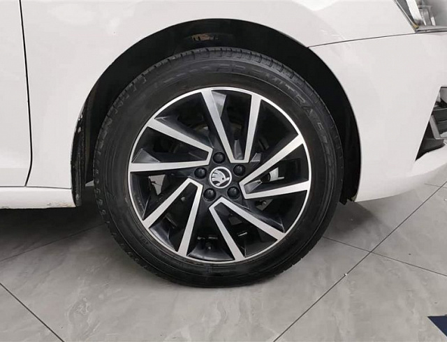 Skoda Rapid 1.5 л 2021 г. Белый, пробег 42400 км