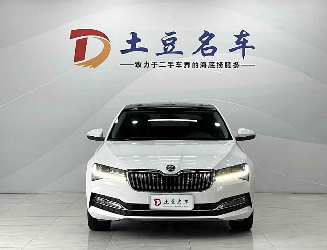 Skoda Superb 1.4 л 2023 г. Белый, пробег 20099 км