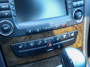 Mercedes-Benz E-Класс белый 2005