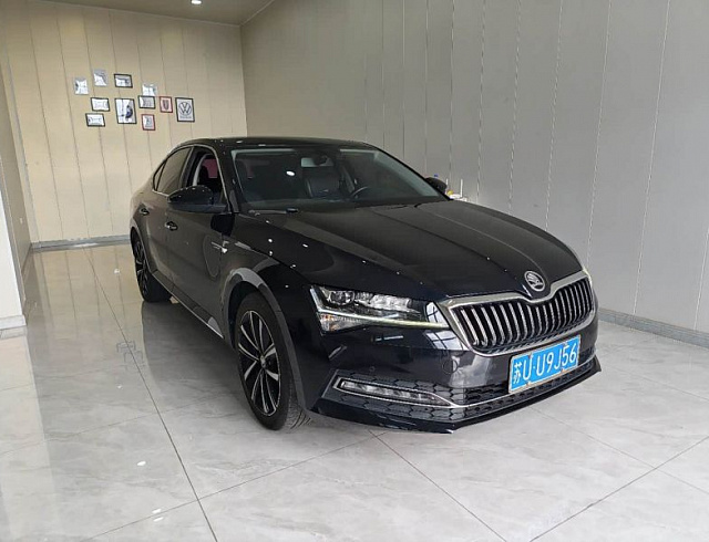 Skoda Superb 1.4 л 2023 г. Чёрный, пробег 45000 км