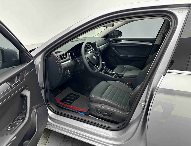 Skoda Superb 1.4 л 2022 г. Серебристо-серый, пробег 43000 км