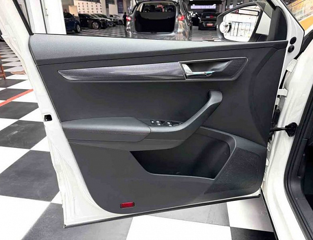 Skoda Karoq 1.4 л 2022 г. Белый, пробег 45000 км