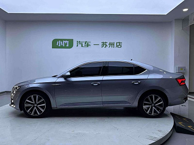Skoda Superb 1.4 л 2022 г. Серебристо-серый, пробег 39000 км