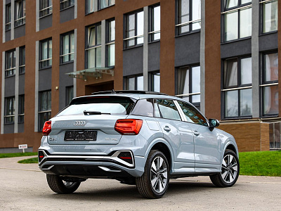 Audi Q2 серый 2026