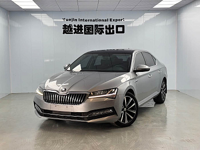 Skoda Superb 1.4 л 2023 г. Серебристо-серый, пробег 29000 км
