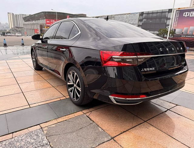 Skoda Superb 1.4 л 2023 г. Чёрный, пробег 30500 км