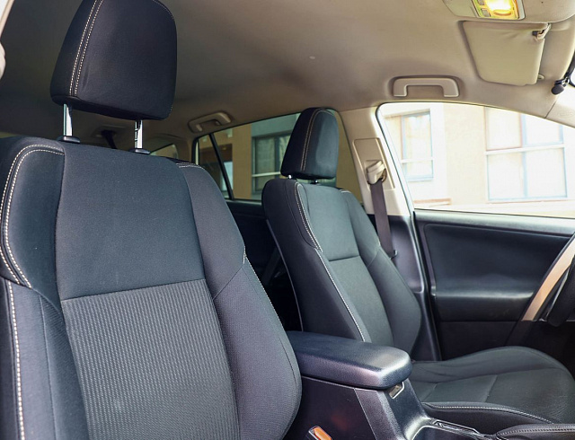 Toyota RAV4 белый 2014