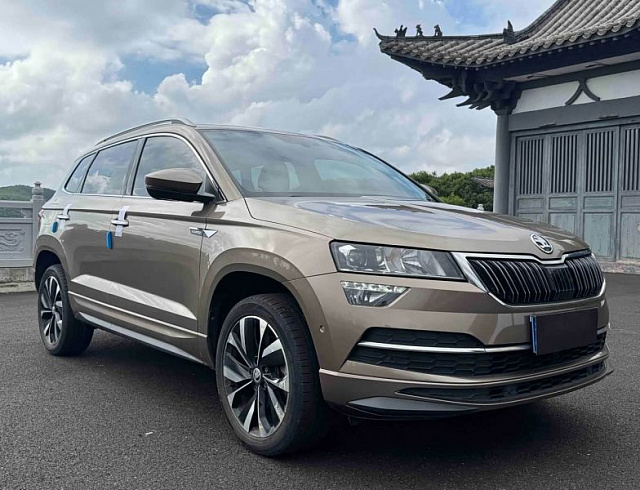 Skoda Karoq 1.4 л 2022 г. шампань/коричневый, пробег 48000 км