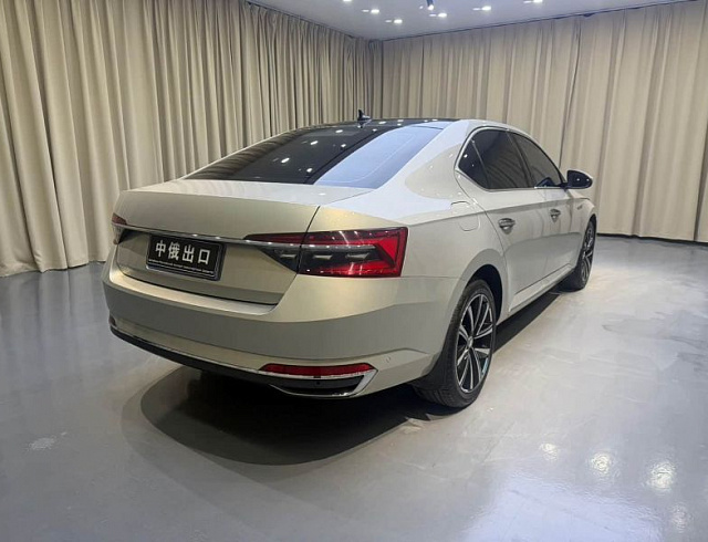 Skoda Superb 1.4 л 2023 г. шампань/коричневый, пробег 47000 км