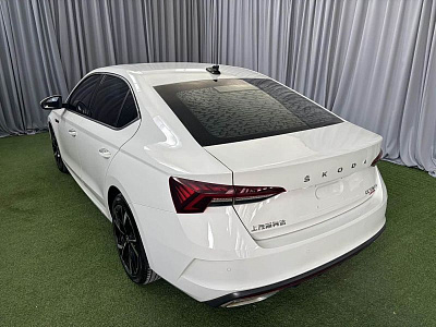 Skoda Octavia 1.4 л 2022 г. Белый, пробег 45000 км