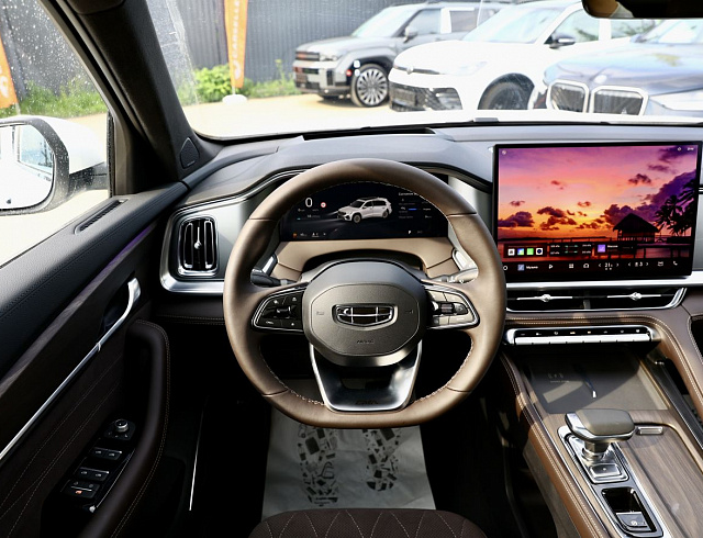 Geely Monjaro белый 2026