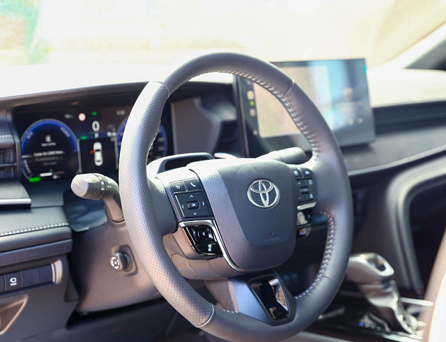Toyota Camry белый 2026