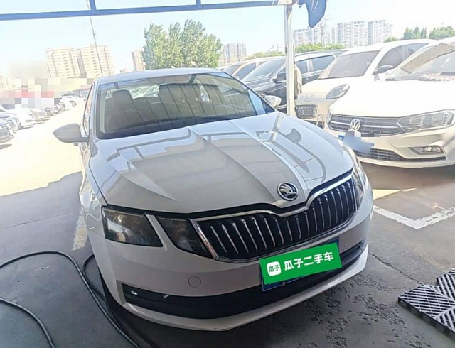 Skoda Octavia 1.5 л 2022 г. Белый, пробег 44000 км