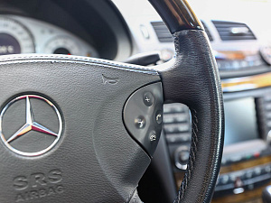 Mercedes-Benz E-Класс белый 2005