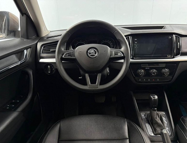 Skoda Kamiq 1.5 л 2022 г. Серебристо-серый, пробег 45000 км