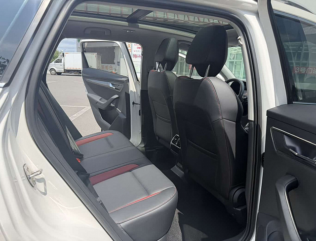 Skoda Karoq 1.4 л 2022 г. Белый, пробег 16000 км