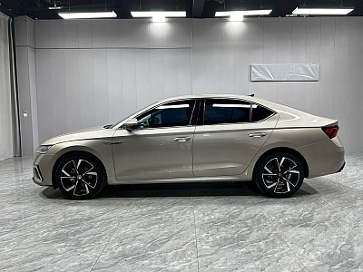 Skoda Octavia 1.4 л 2023 г. желто-оранжевый, пробег 49000 км