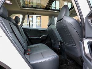 Toyota RAV4 белый 2026