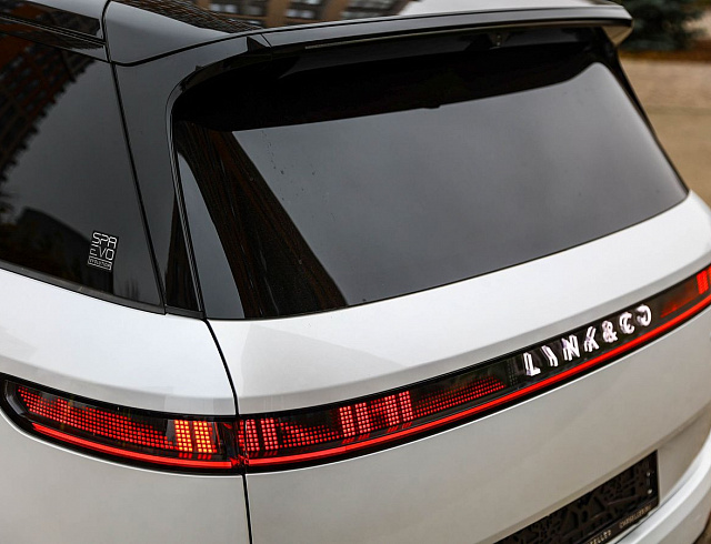 Lynk & Co 900 белый 2025