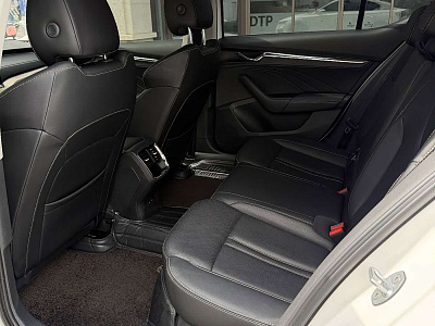 Skoda Octavia 1.4 л 2022 г. Белый, пробег 13300 км