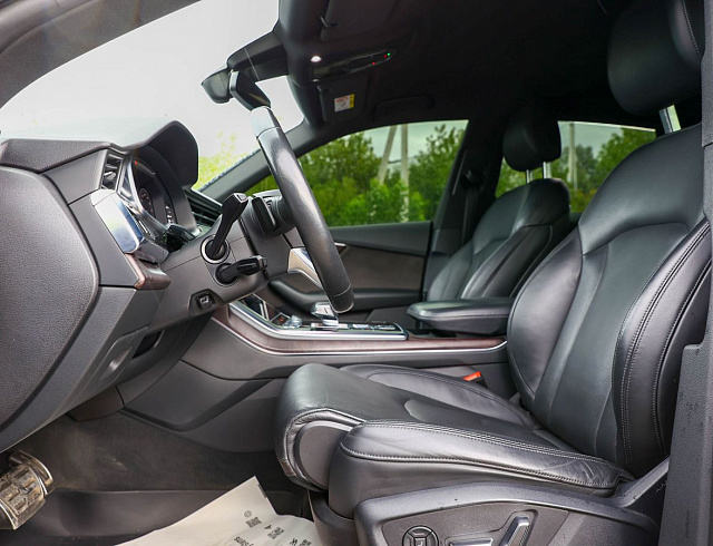 Audi Q8 белый 2018
