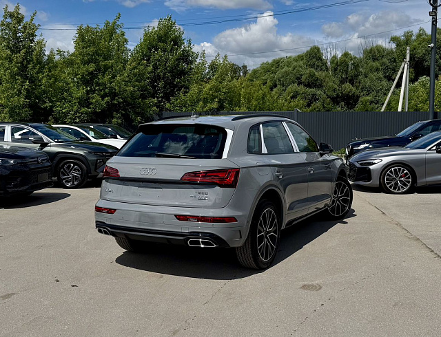 Audi Q5 серый 2026