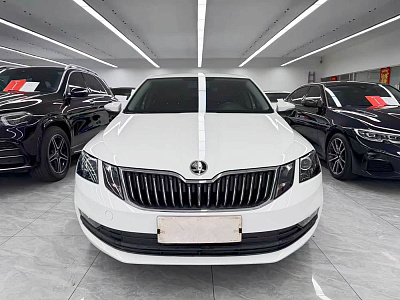 Skoda Octavia 1.5 л 2022 г. Белый, пробег 40000 км