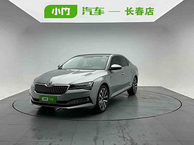 Skoda Superb 1.4 л 2022 г. Серебристо-серый, пробег 43000 км